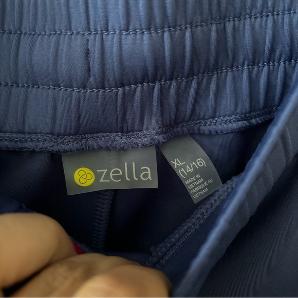 NWT Zella Athletic Shorts - Picture 4 of 6
